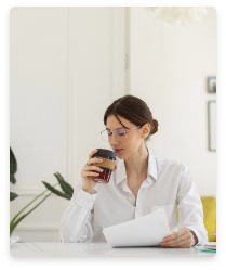 girl-drinking-cofee