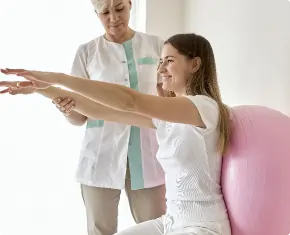 woman-undergoing-therapy-with-physiologist